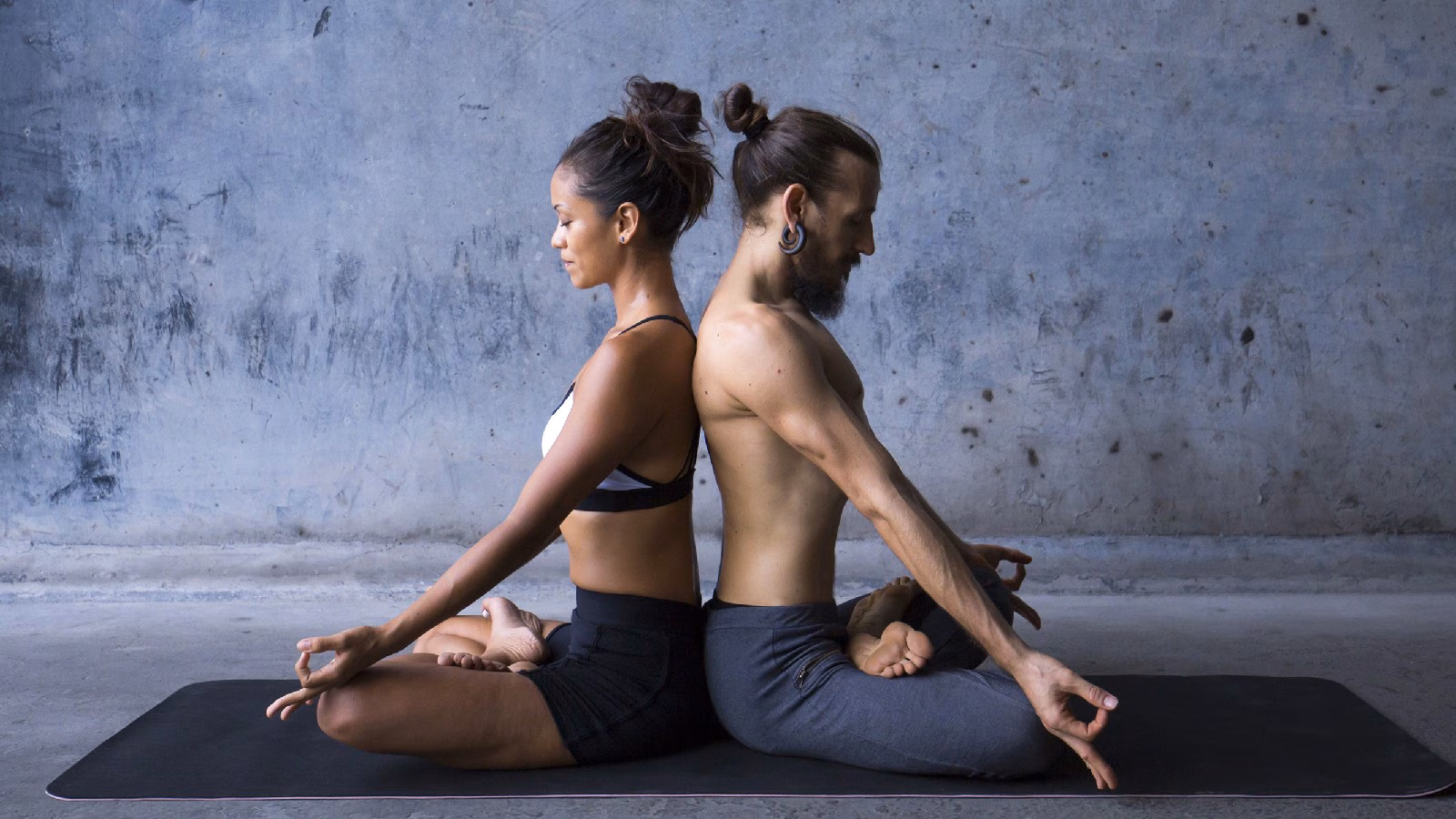 Valentine’s Day: How couples yoga helps to relieve stress in your relationship Valentine’s Day: How couples yoga helps to relieve stress in your relationship