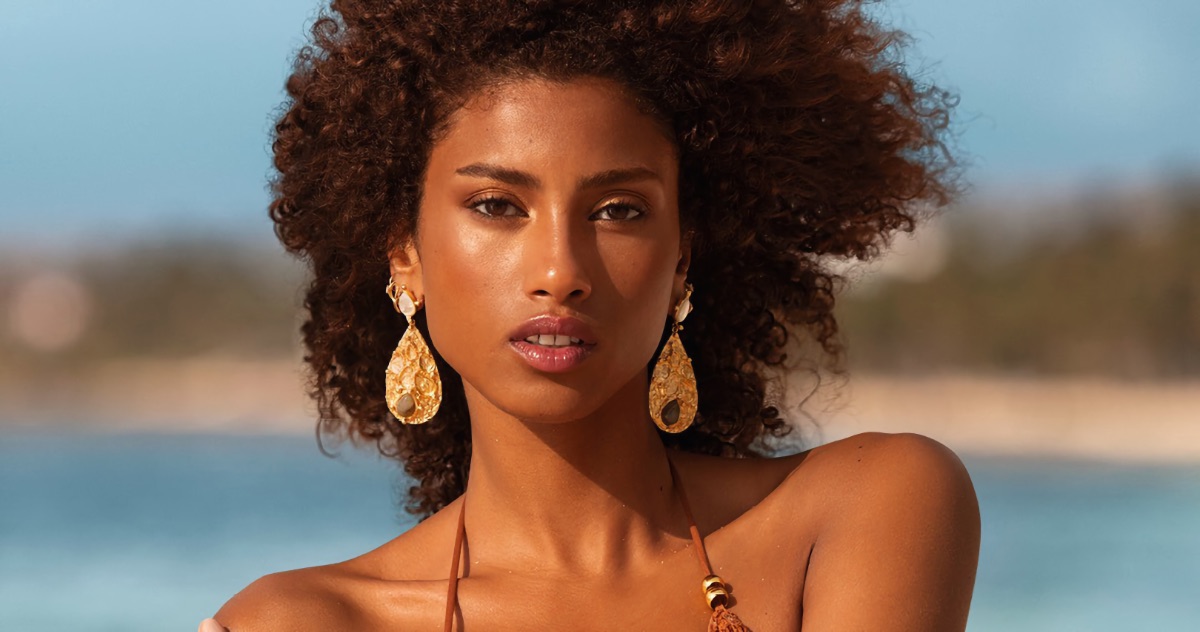 Imaan Hammam Wows in Estée Lauder Bronze Goddess Fragrance Ad Imaan Hammam Wows in Estée Lauder Bronze Goddess Fragrance Ad
