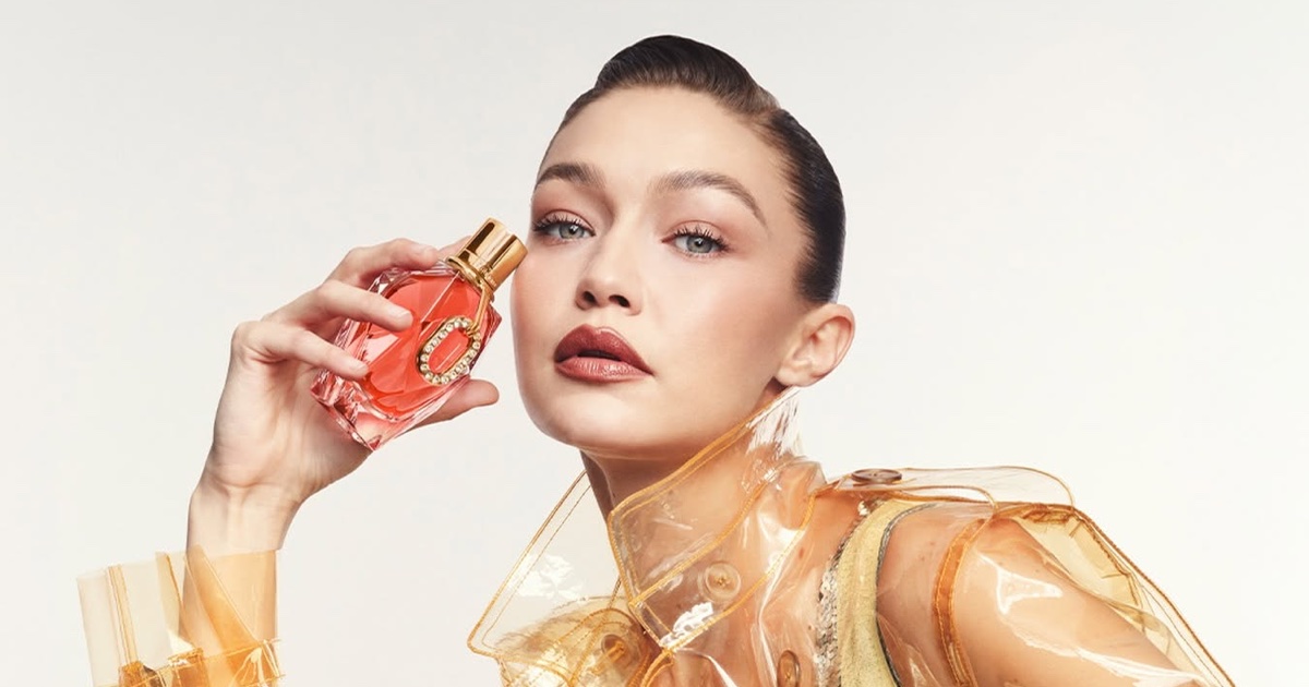 Gigi Hadid Goes High Shine in Rabanne Million Gold Fragrance Gigi Hadid Goes High Shine in Rabanne Million Gold Fragrance