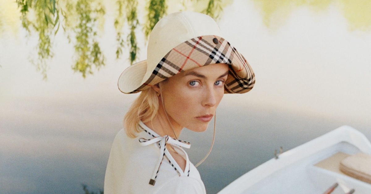 Burberry Escapes to the Countryside in Full Heritage Style Burberry Escapes to the Countryside in Full Heritage Style