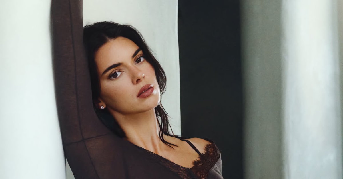 Kendall Jenner Stuns in Intimissimi’s Cashmere Knits