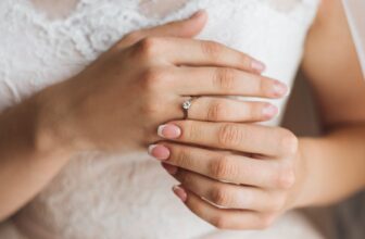 How to Tell a Genuine Vintage Engagement Ring From a Reproduction