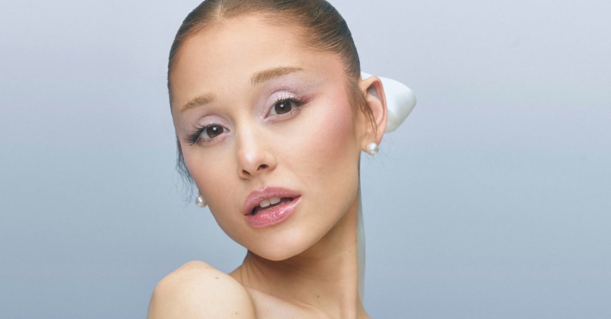 Ariana Grande’s r.e.m. Beauty Holiday Look Is a Ballet Dream Ariana Grande’s r.e.m. Beauty Holiday Look Is a Ballet Dream
